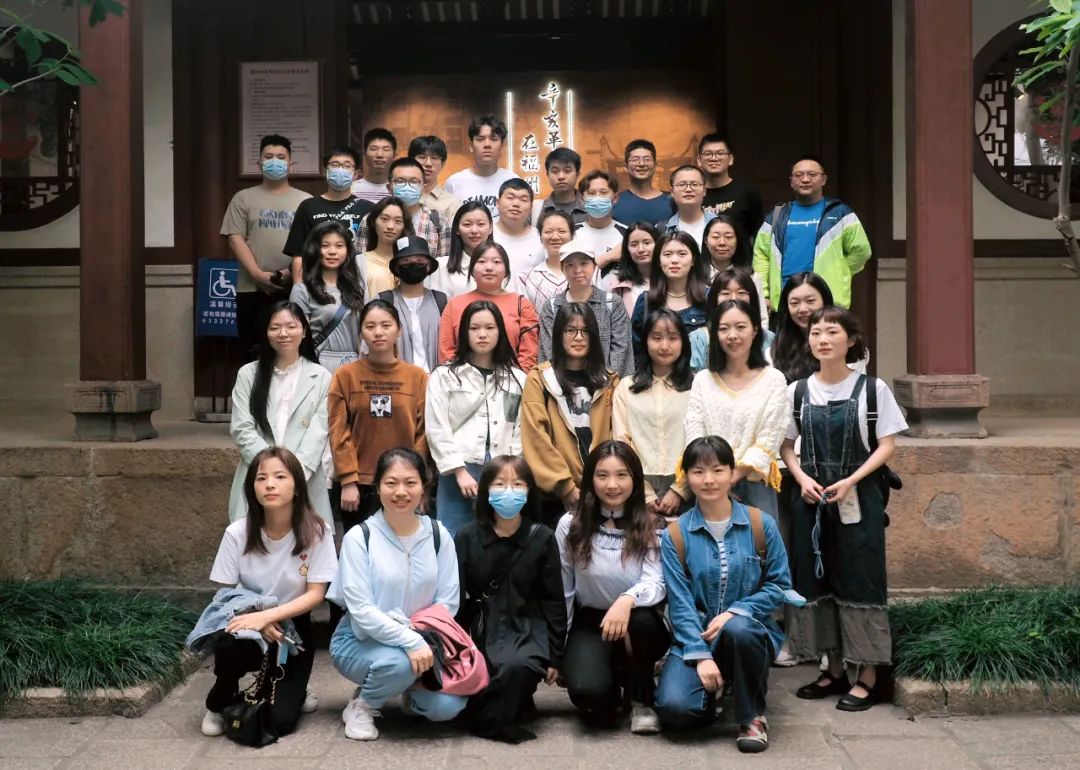 憶(yi)峥嵘(rong)歲月(yue)，明信(xin)仰之(zhi)道——福(fu)建新(xin)華聯(lian)合印(yin)務集(ji)團團(tuan)支部(bu)與福(fu)建科(ke)學技(ji)術出(chu)版社(she)團支(zhi)部等(deng)聯合(he)開展(zhan)“五四(si)”青年(nian)