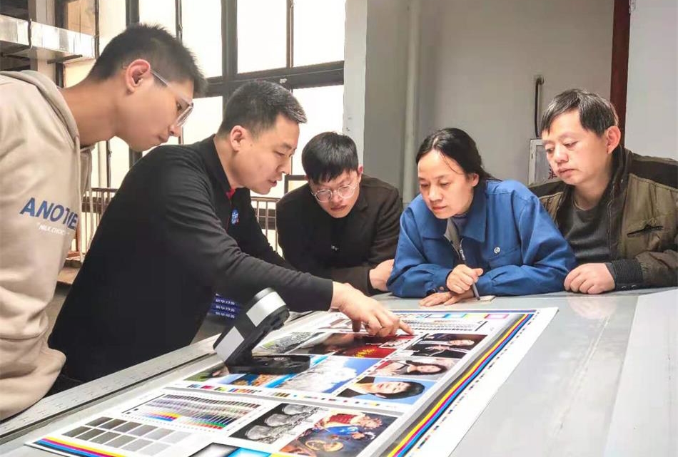 凝心聚力(li)，向标準化(hua)、數據化和(he)規範化邁(mai)進